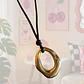 COLLAR CUERITO NEGRO DIJE DORADO - Miniatura 2