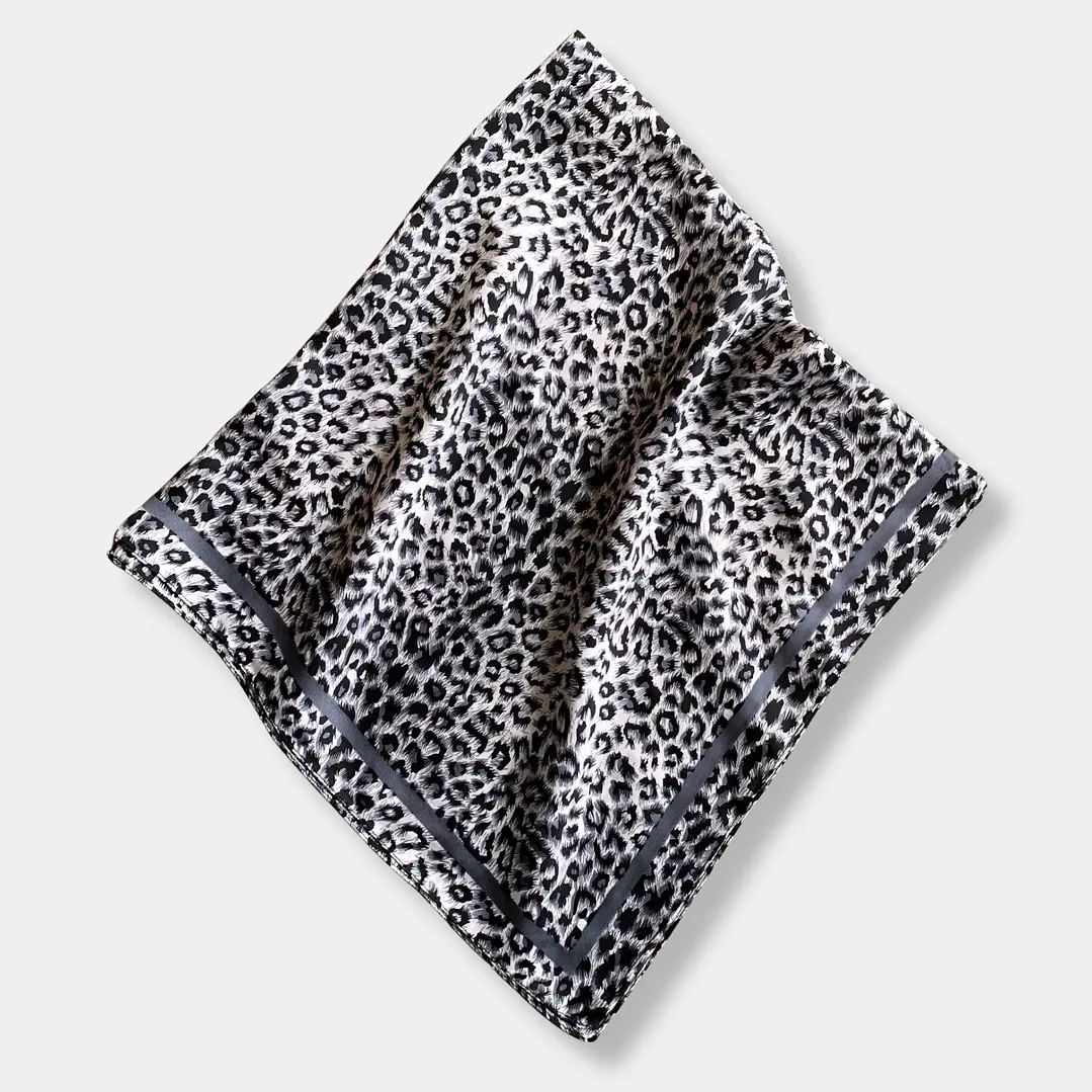 PAÑUELO LEOPARDO NEGRO  1