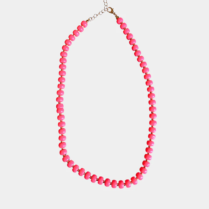 COLLAR FUCSIA Y MOSTACILLAS DORADAS 1