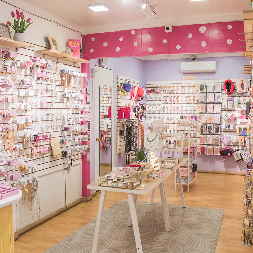 sector joyas, charm bar, cases, travel y accesorios de temporada