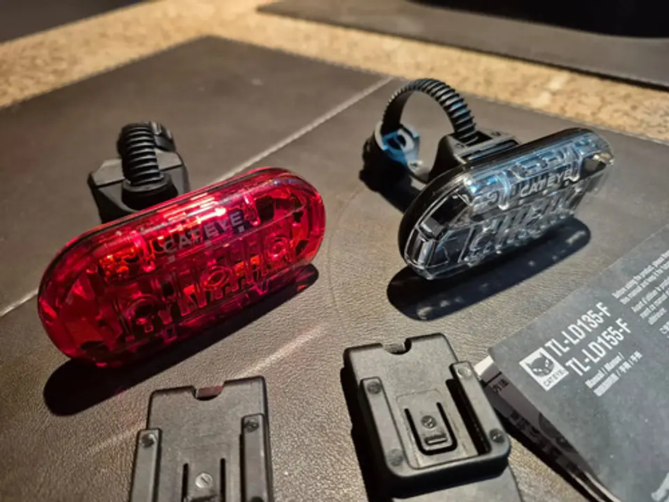 Kit Iluminação Bicicleta Led Cateye Omni 3 Frontal Traseira 4