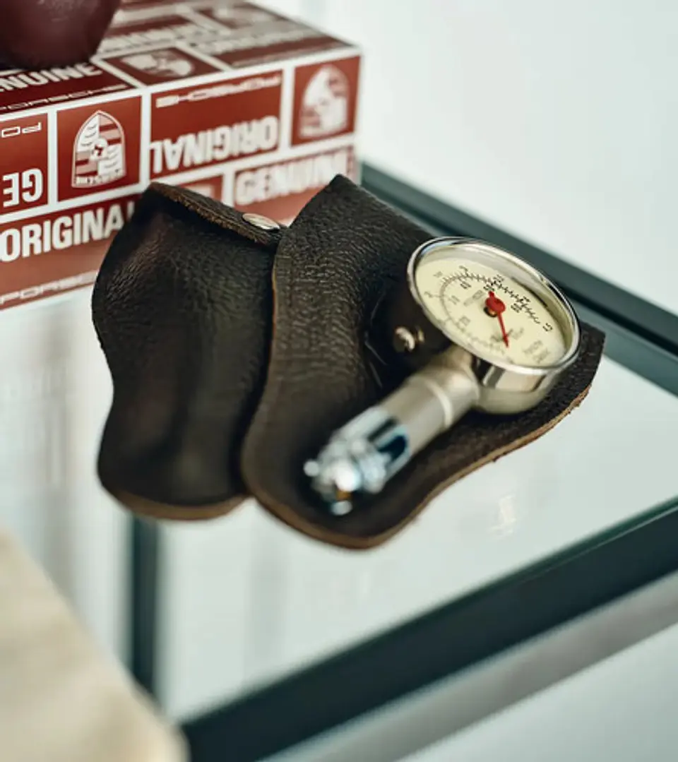 Porsche Classic Tire Pressure Gauge With Leather Case 3