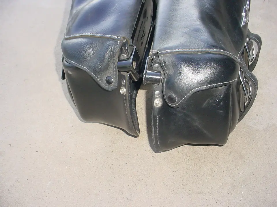 Harley Davidson 2000-2017 Fatboy Softail Leather Saddlebags 90320-00 7