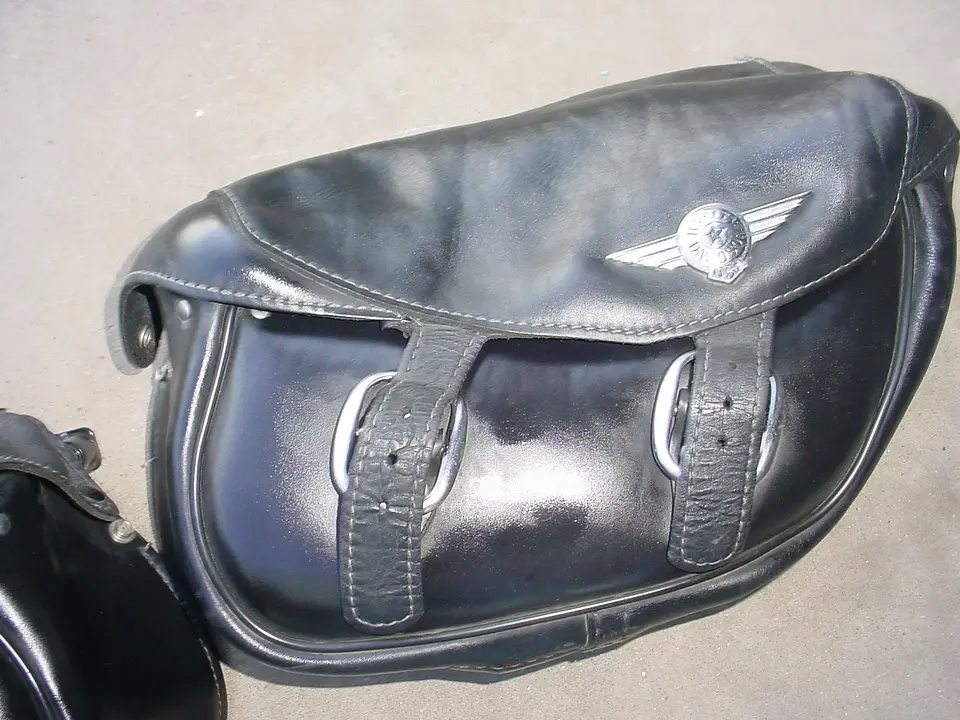 Harley Davidson 2000-2017 Fatboy Softail Leather Saddlebags 90320-00 3