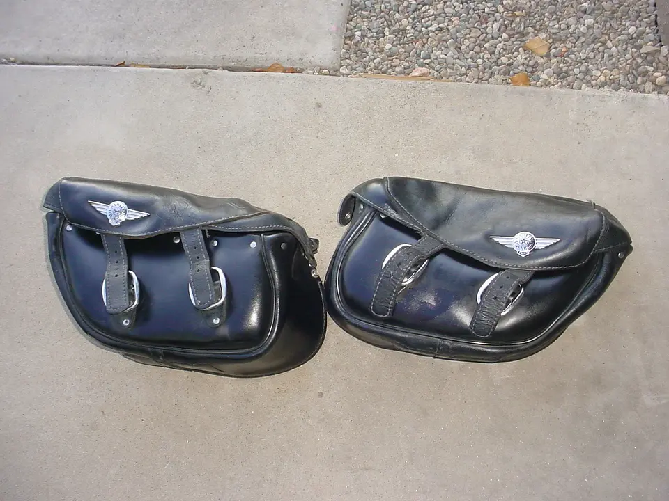 Harley Davidson 2000-2017 Fatboy Softail Leather Saddlebags 90320-00 1