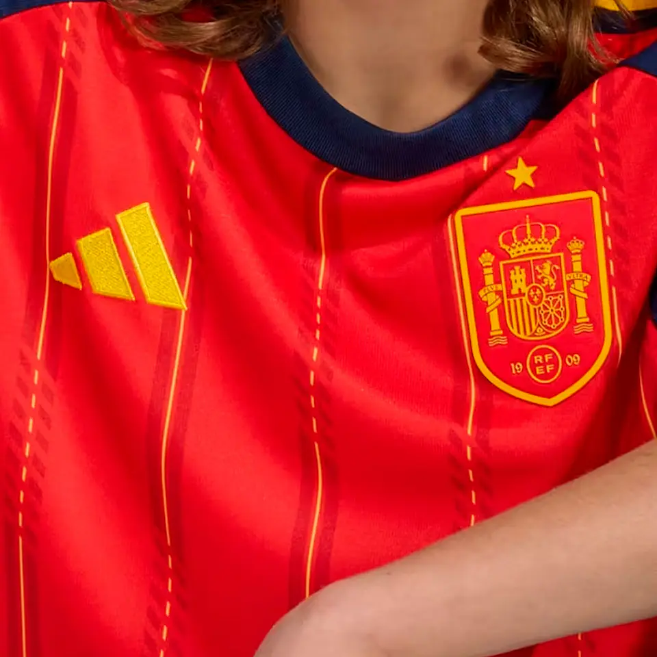 España Kit de Niños Local 2026 6