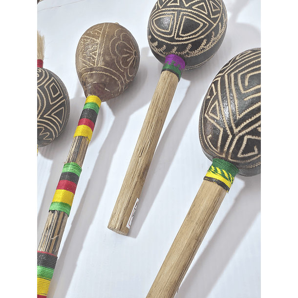 Maraca Tallada Pequeña 2