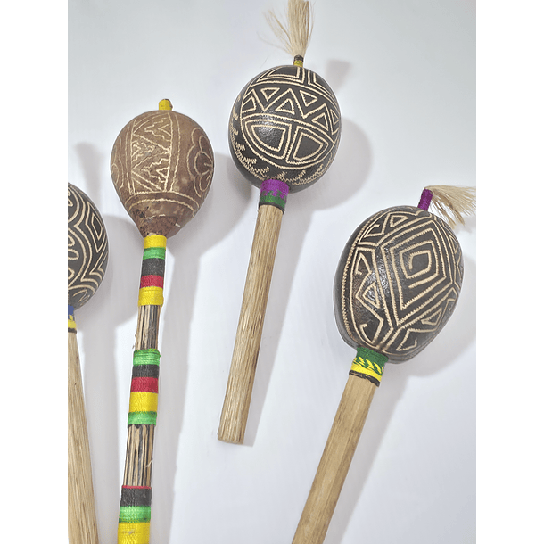 Maraca Tallada Pequeña 3