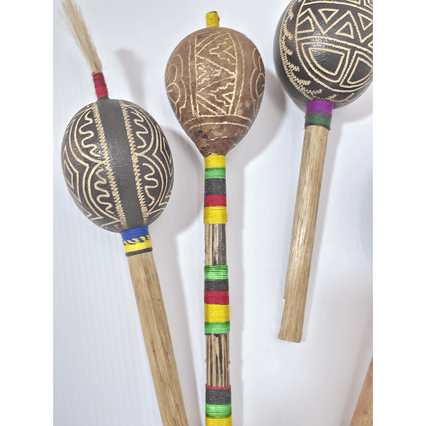 Maraca Tallada Pequeña 4