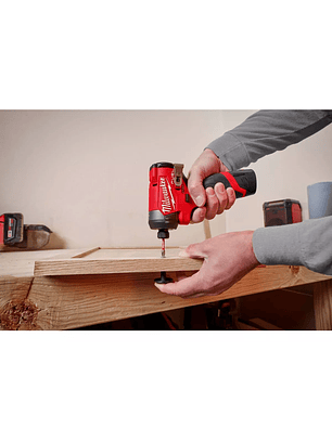 Kit Taladro + Atornillador + Baterias (3494-22) Milwaukee