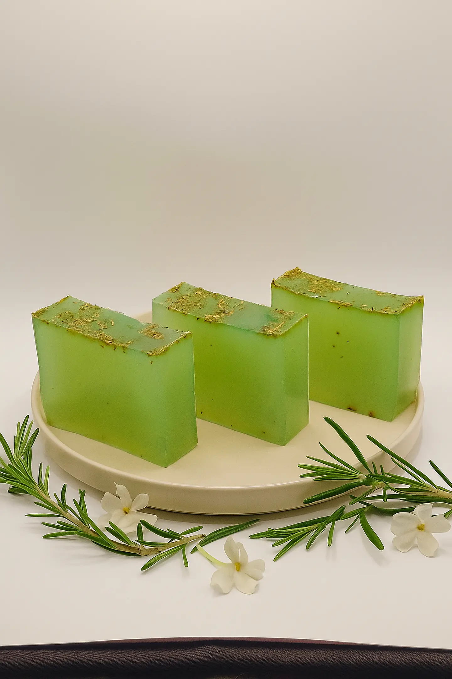 Sabonete herbal ancestral de Alecrim e Jasmim 1