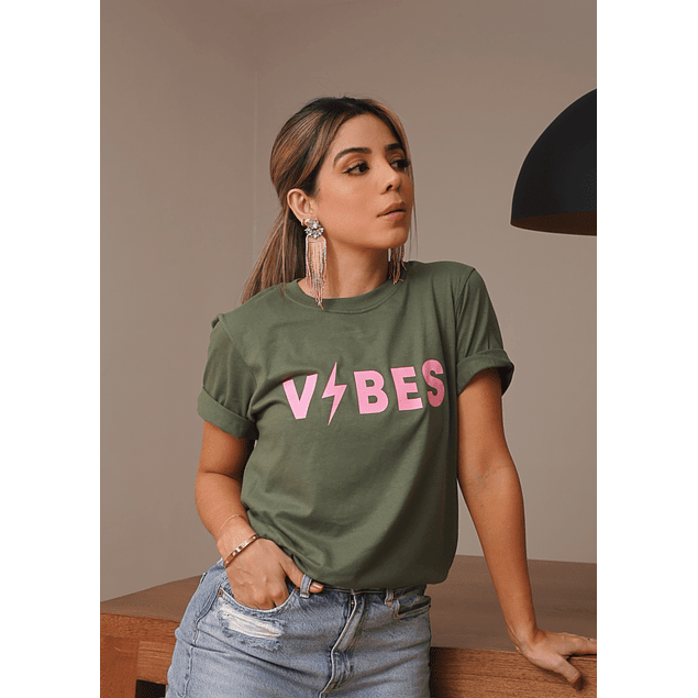 VIBES TEE