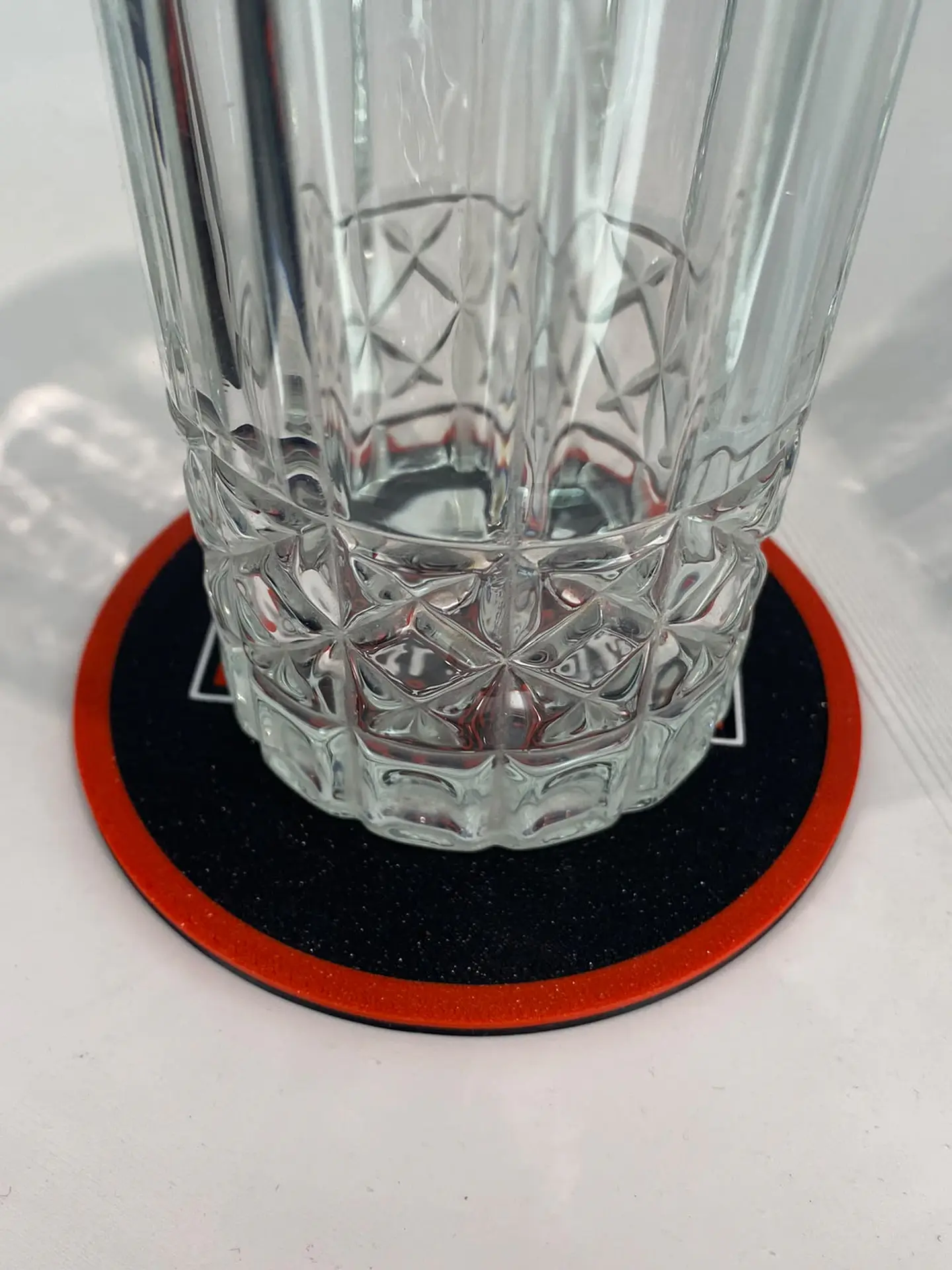 PortaVasos H-D Redondo Rojo + Base y Logo 3