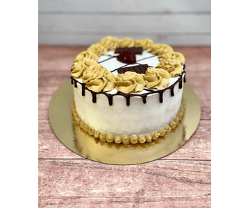 Torta lúcuma-manjar. Chantilly  5-10 Personas