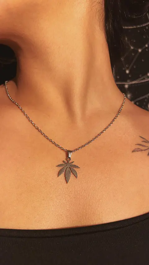 Colar Folha de Cannabis Mayflower