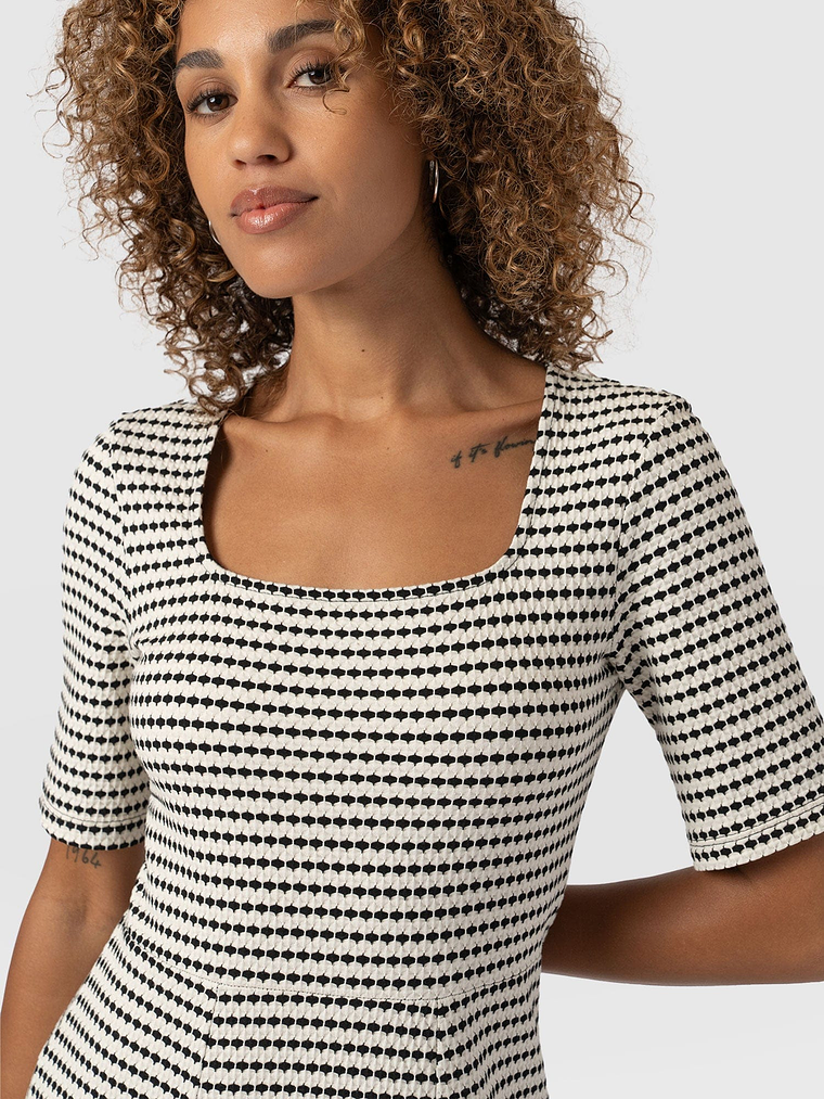Darcey Short Sleeve Flared Dress - Monochrome Jacquard 3