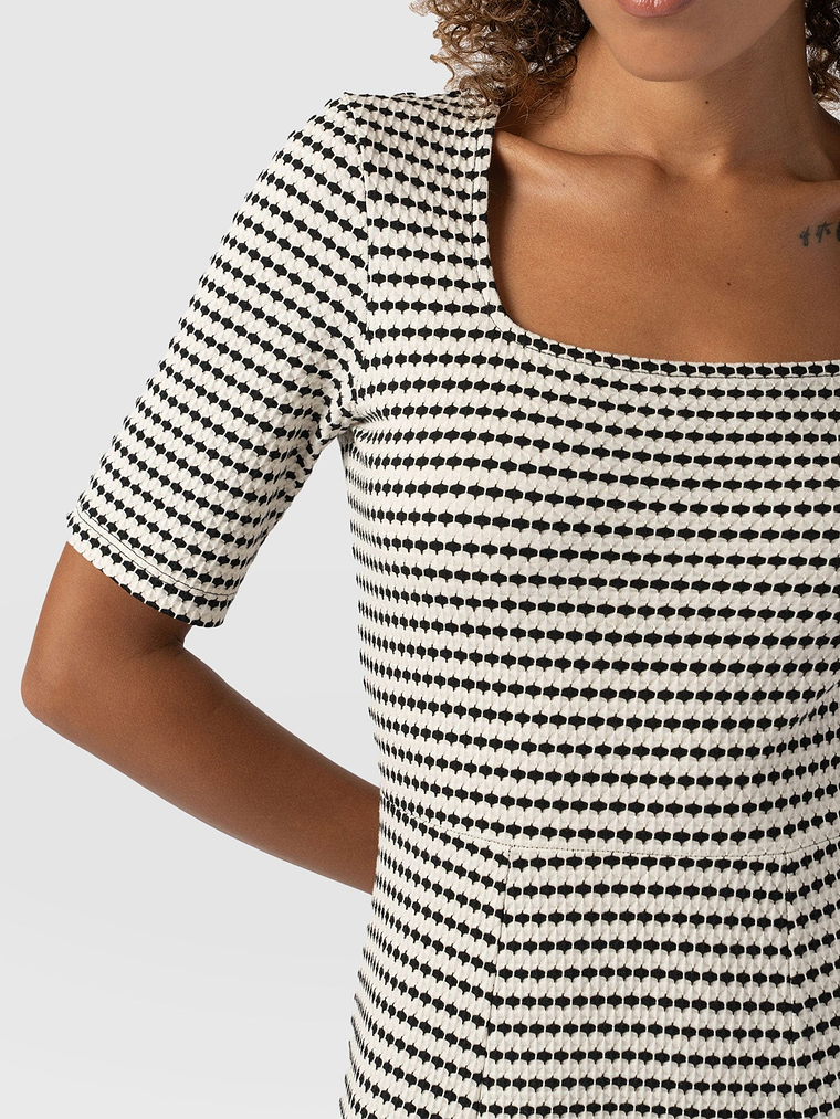 Darcey Short Sleeve Flared Dress - Monochrome Jacquard 4