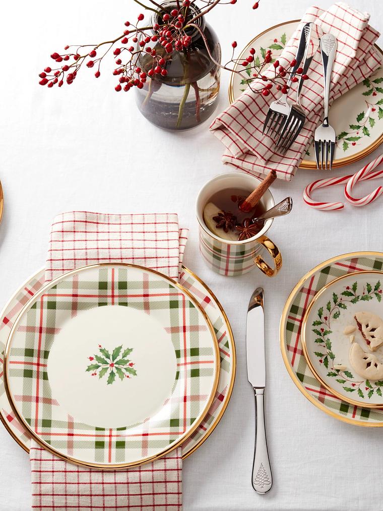 Holiday Plaid Accent Plates, Set of 4 2