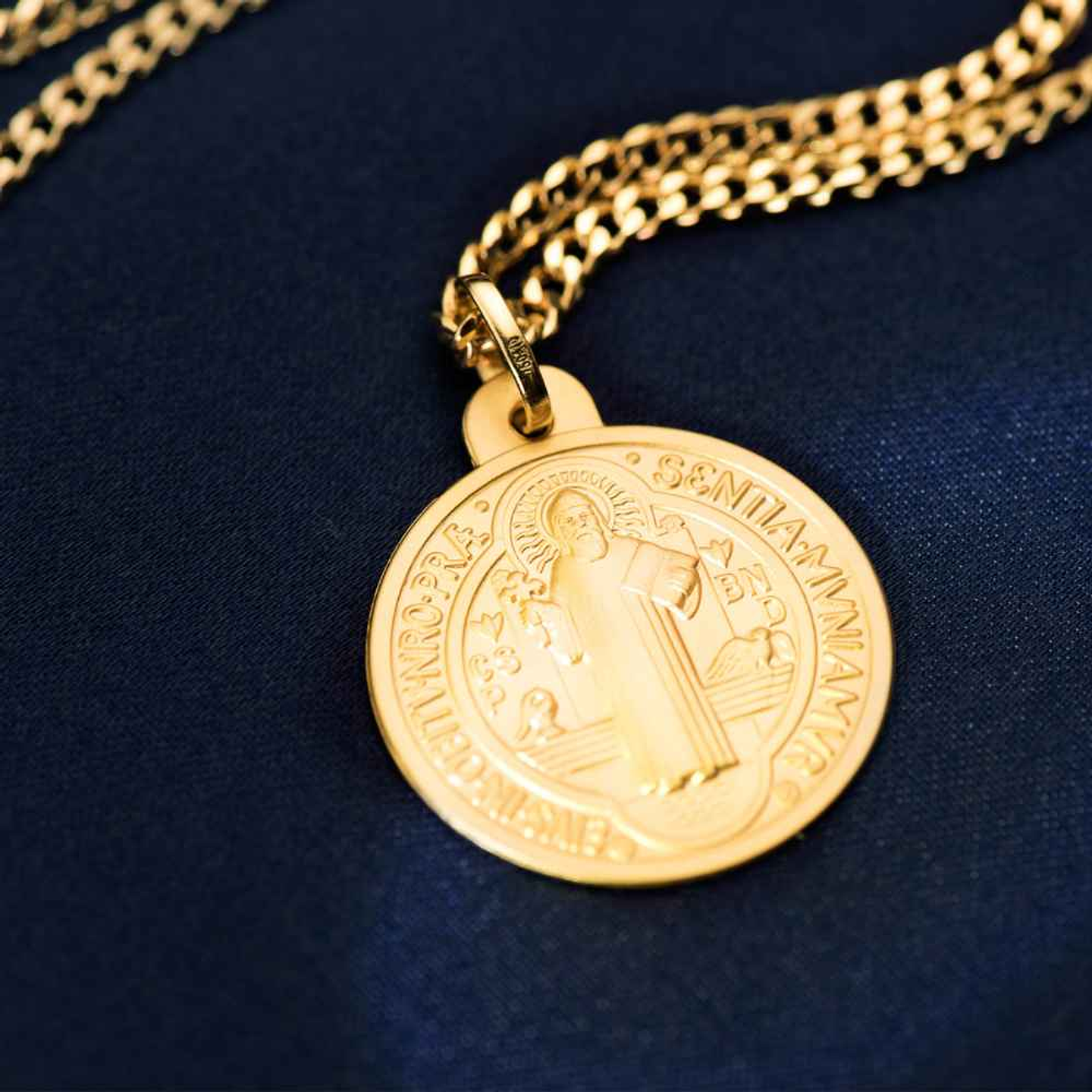 Medalla de Oro 18k San Benito monje 2