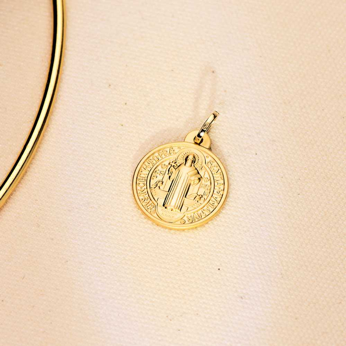 Medalla de Oro 18k San Benito  2