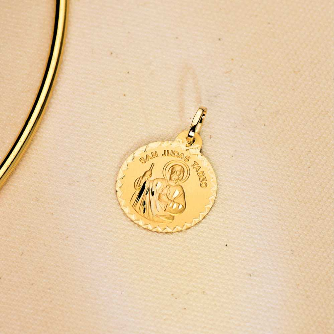 Medalla de Oro 18k San Judas Tadeo  3