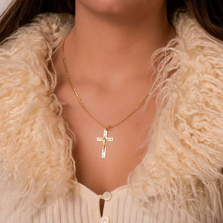 Cruz Oro amarillo 18k con cristo tallada 3