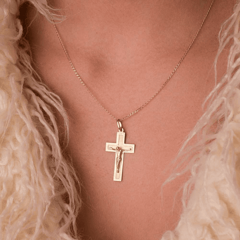 Cruz con cristo Oro amarillo 18k tallada 