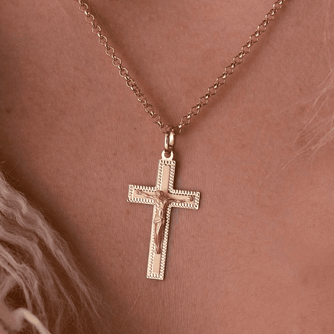 Cruz Oro amarillo 18k con cristo tallada 