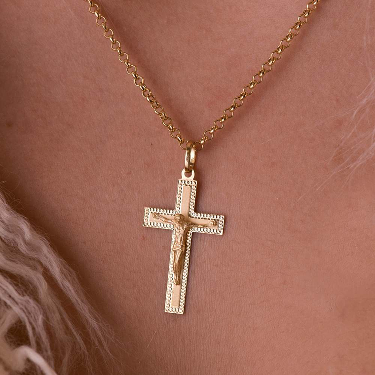 Cruz Oro amarillo 18k con cristo tallada  2