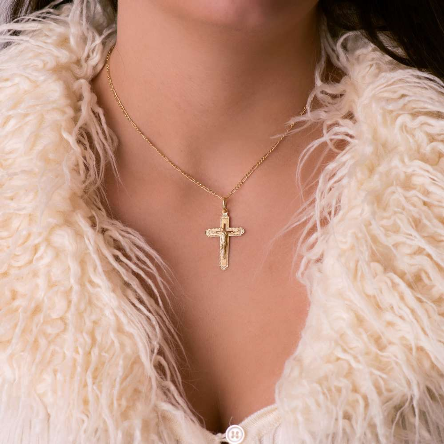 Cruz con cristo Oro 18k tallada  2
