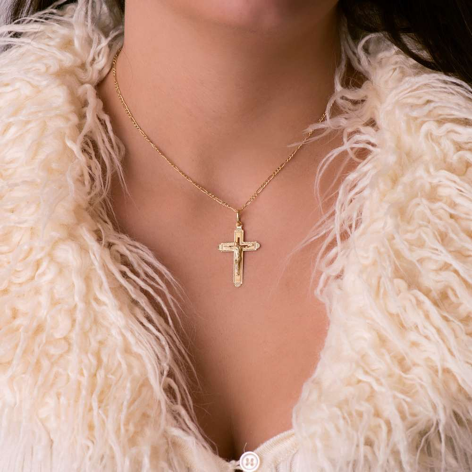 Cruz con cristo Oro 18k tallada  2