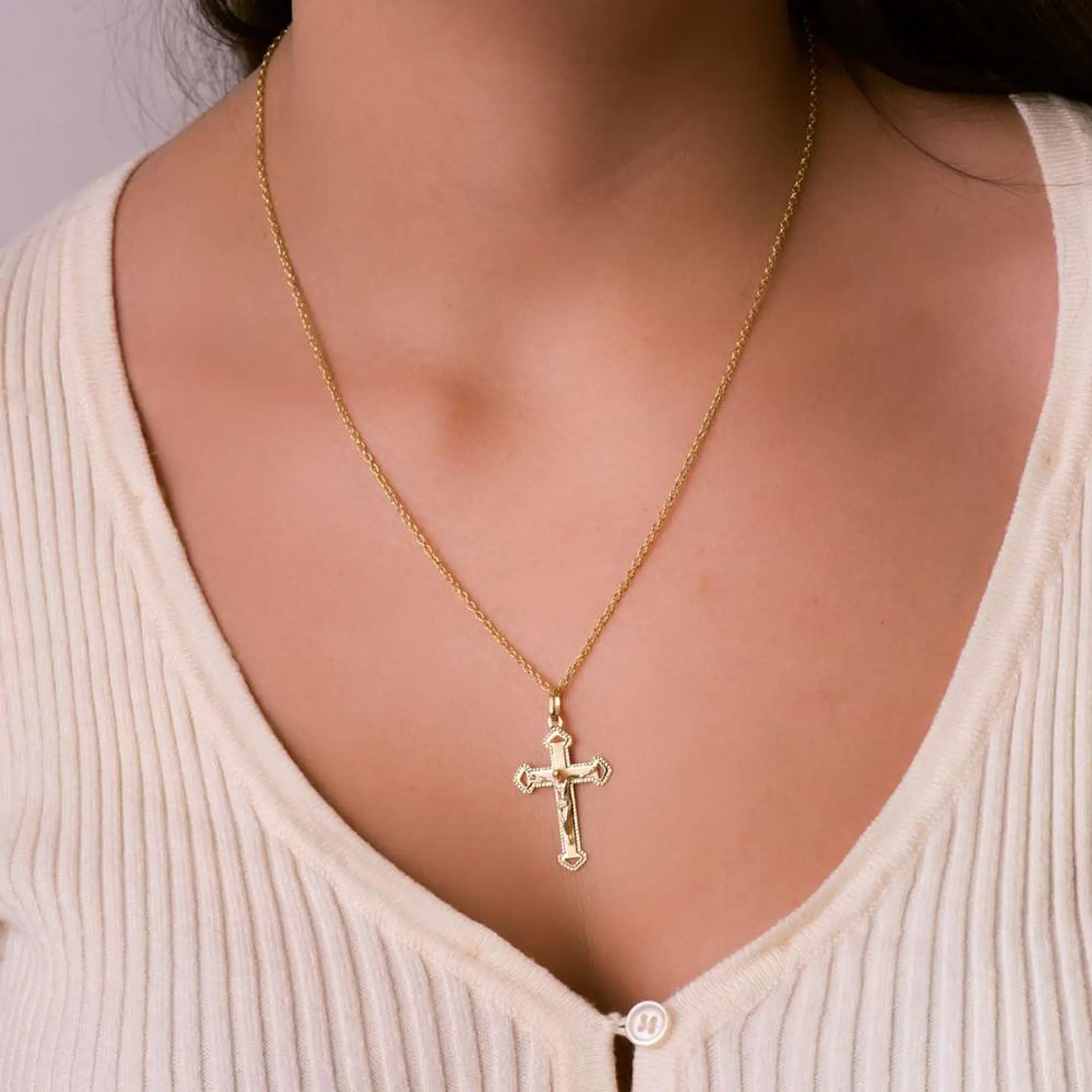 Cruz con cristo Oro amarillo 18k tallada 2