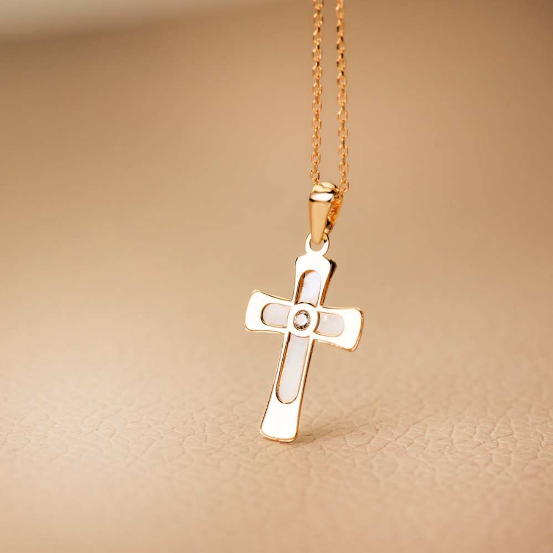 Cruz Oro 18k con nacar y circonita  2