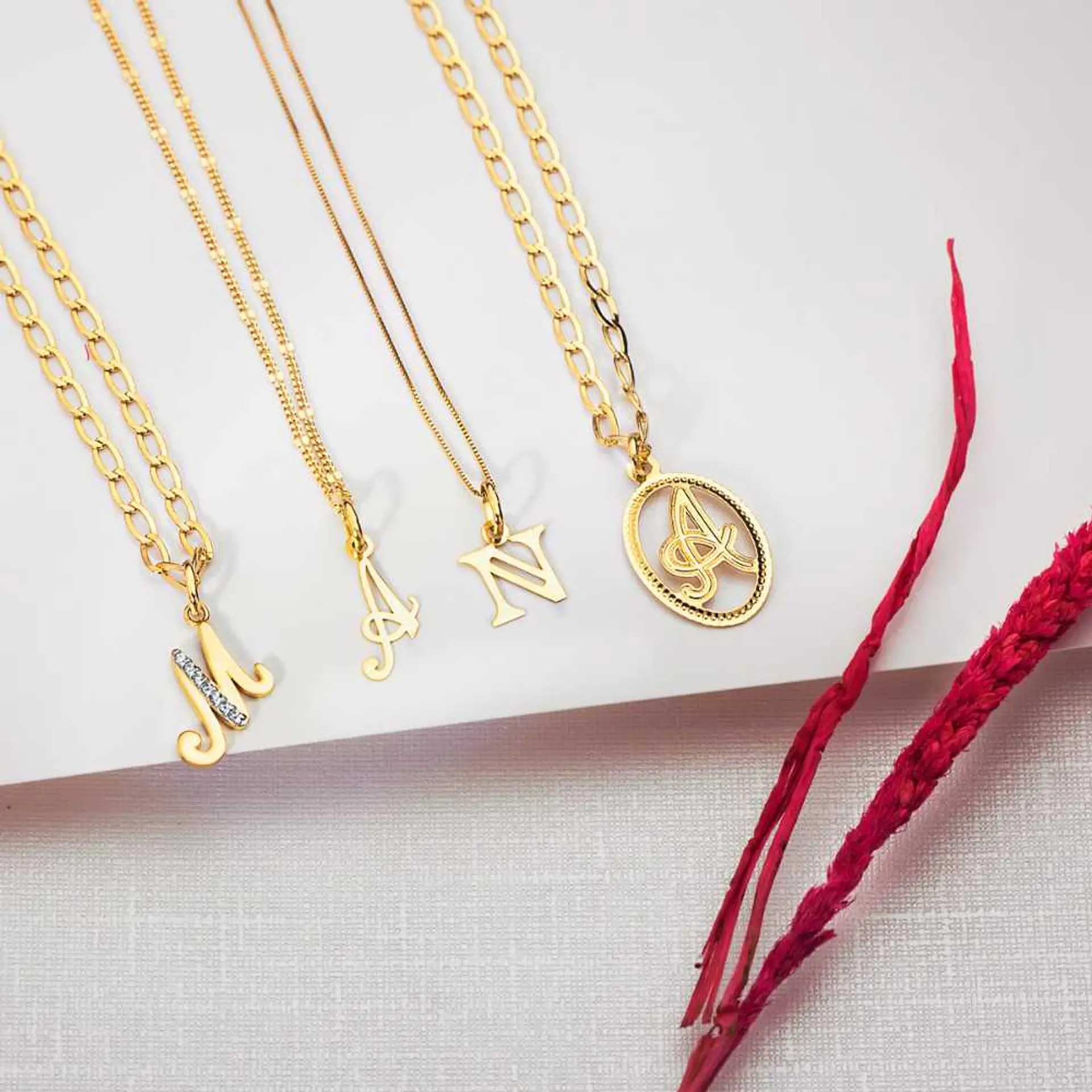 Colgante de inicial J Oro 18k 3