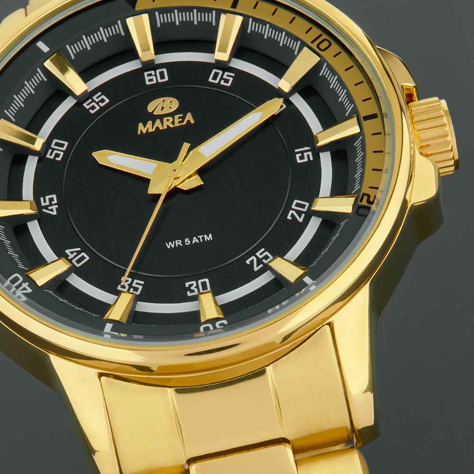 Reloj dorado de acero con tres agujas  2