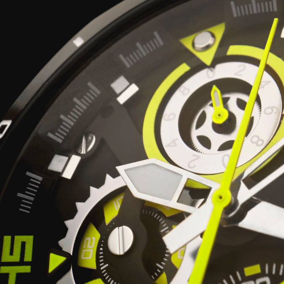 Reloj con tres agujas negro y lima  3