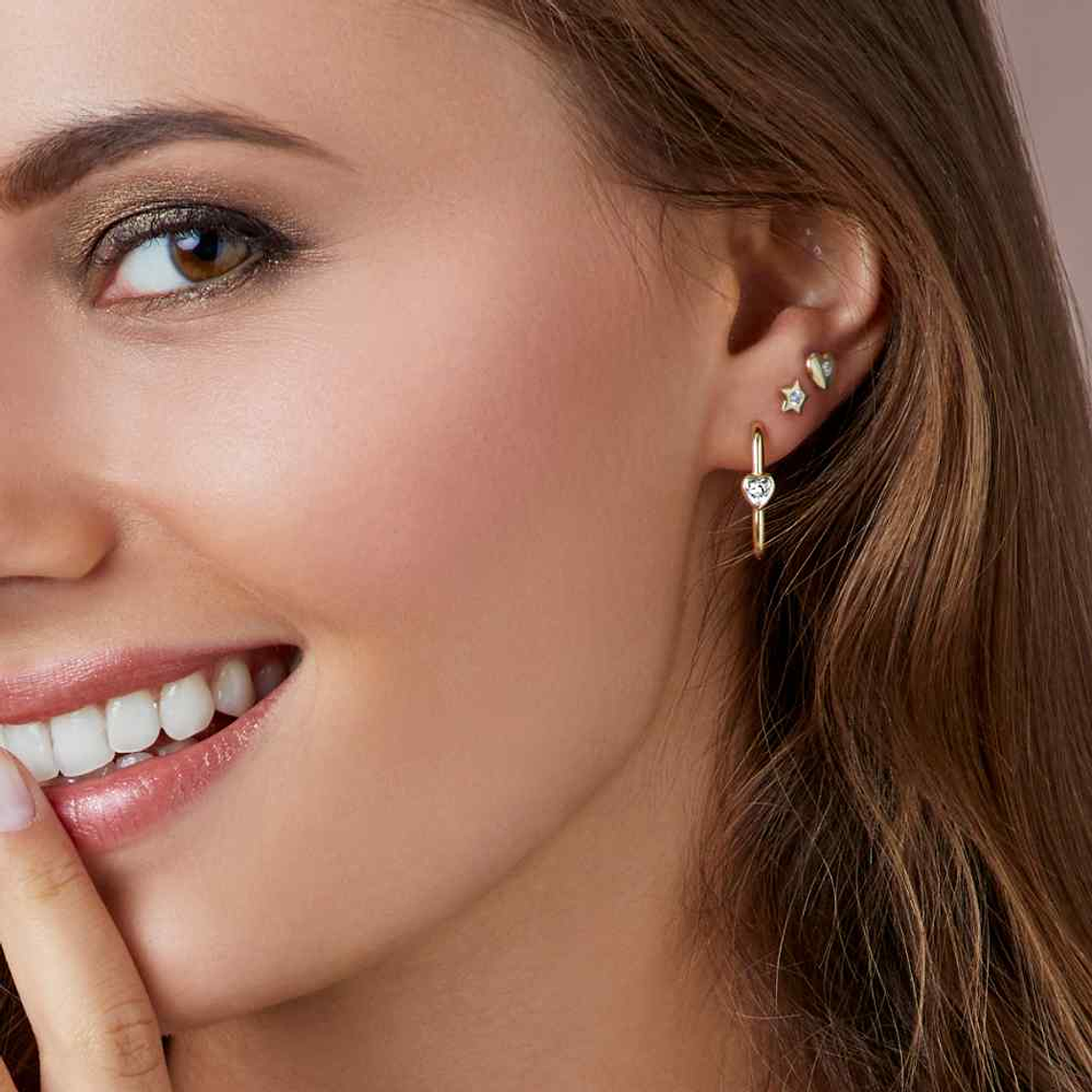 Pendientes rectangulares con circonita en forma de corazón 3