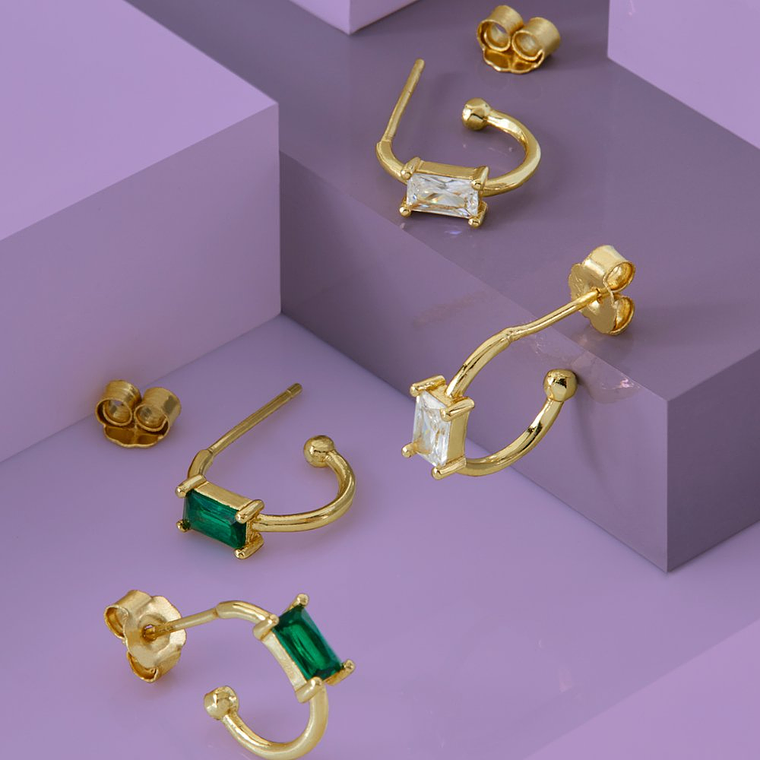 Pendiente aro baguette con baño de oro  2