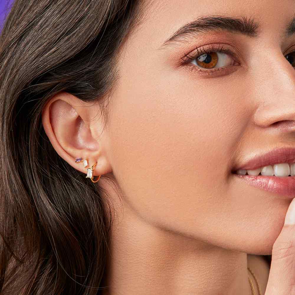 Pendiente aro baguette con baño de oro  4