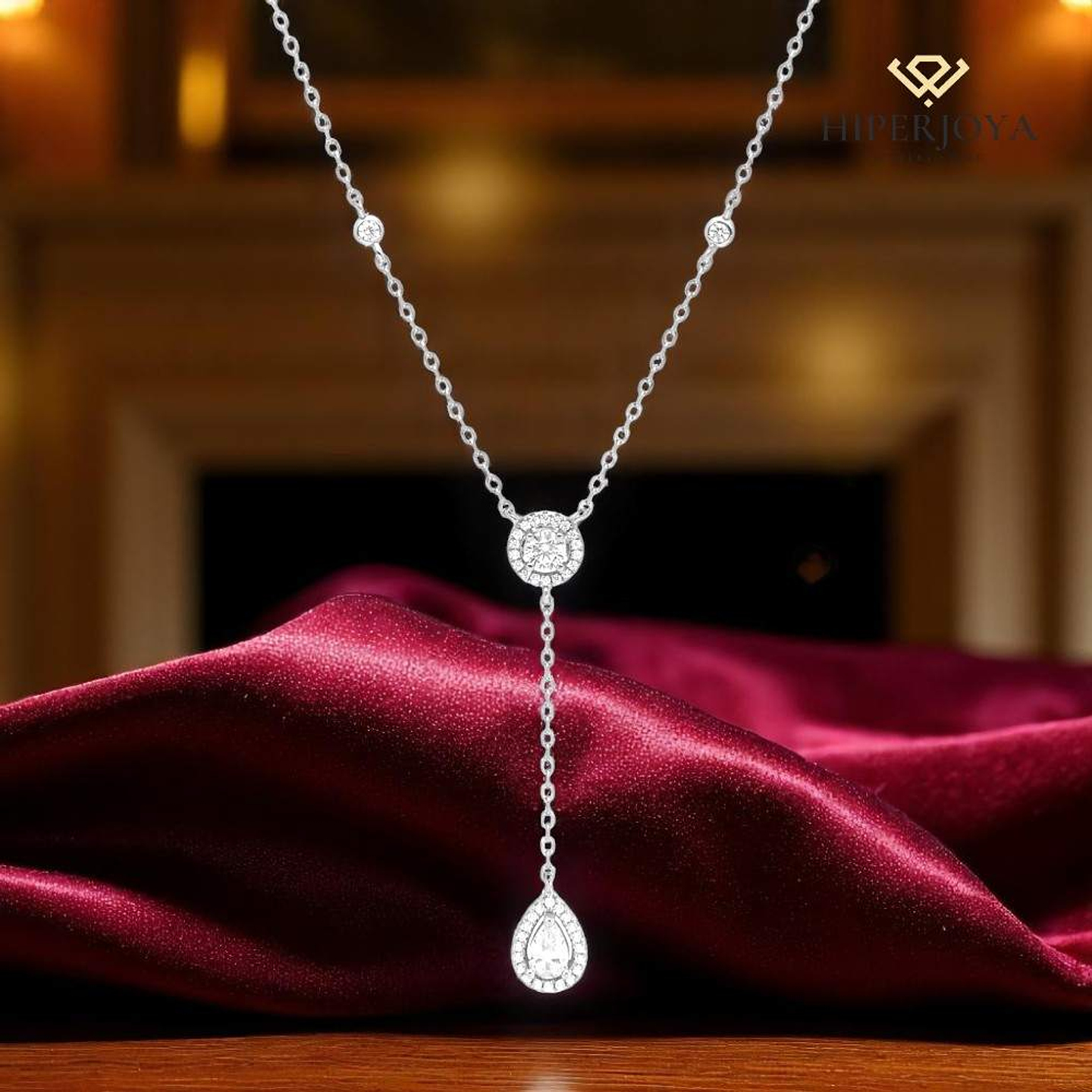 Collar largo con circonitas en forma de lagrima 2