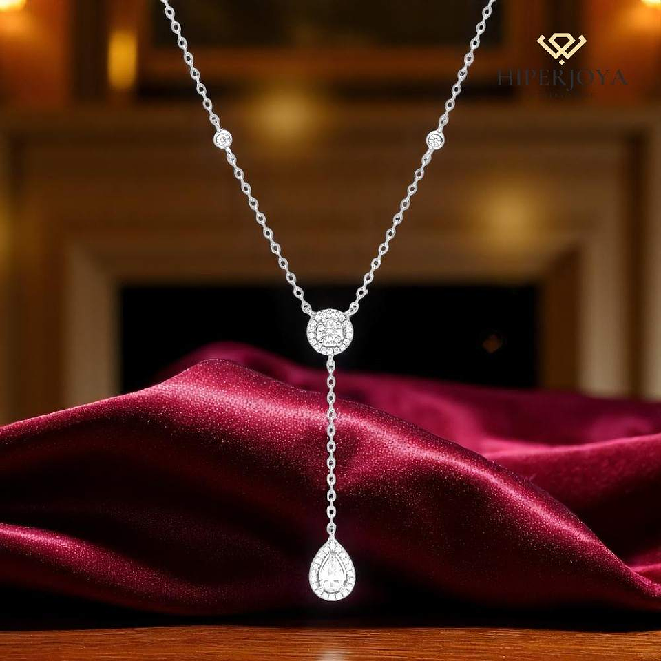 Collar largo con circonitas en forma de lagrima 2