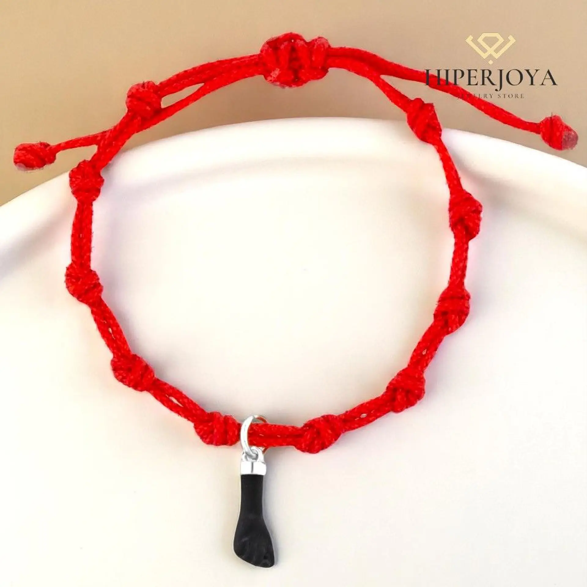 Pulsera de hilo rojo con higa negra 3