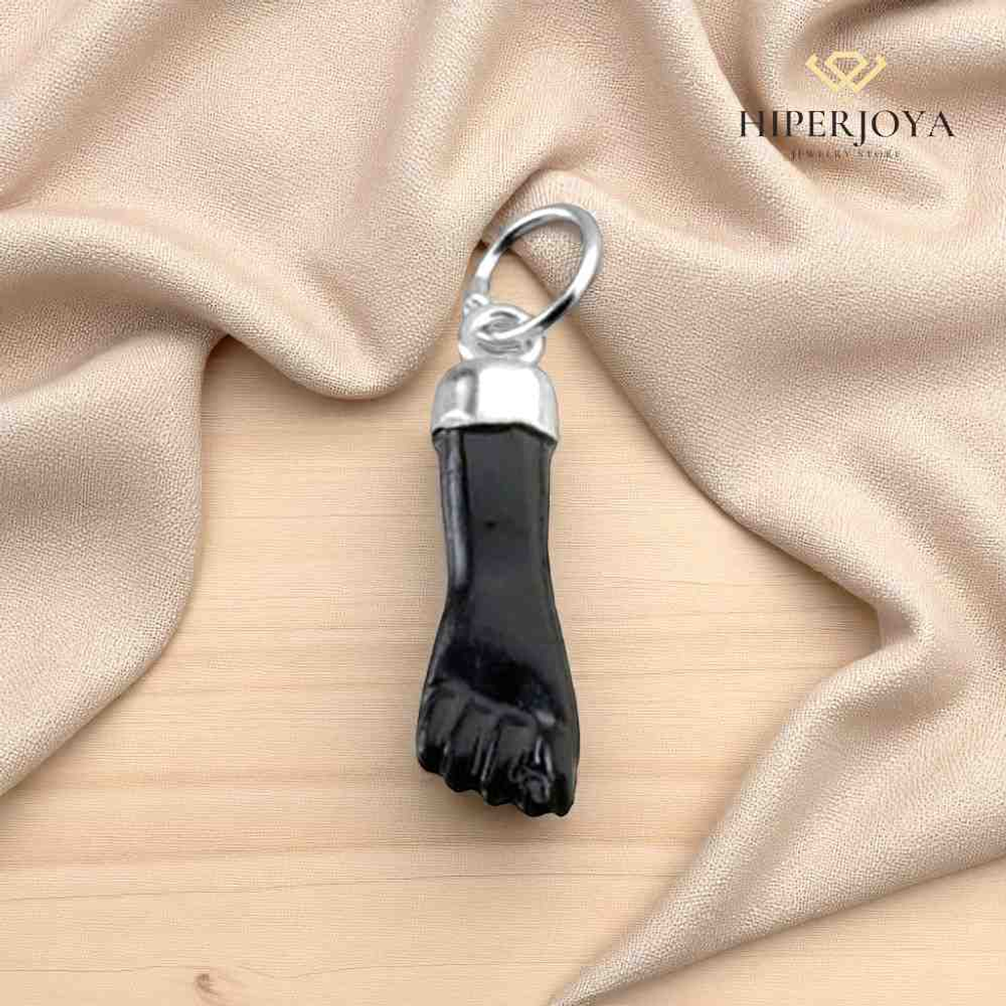 Colgante de higa color negro  3