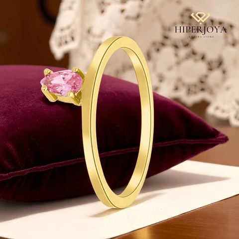 Anillo con piedra rosa y baño de oro 