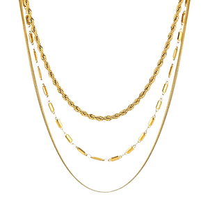 Collar triple de acero con baño de oro 