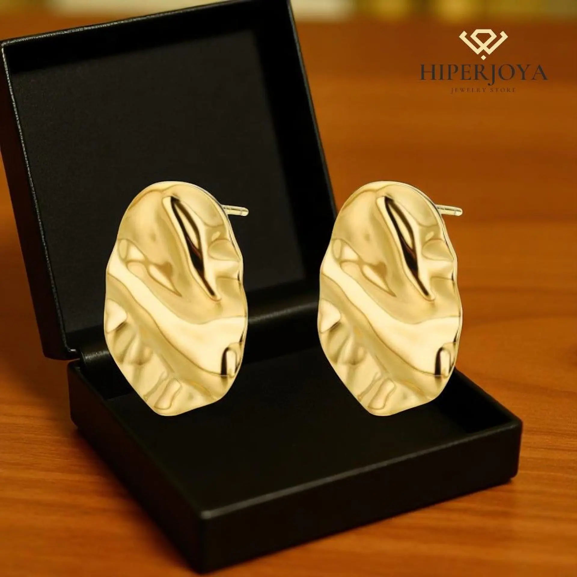 Pendientes oval en acero con baño de oro  2