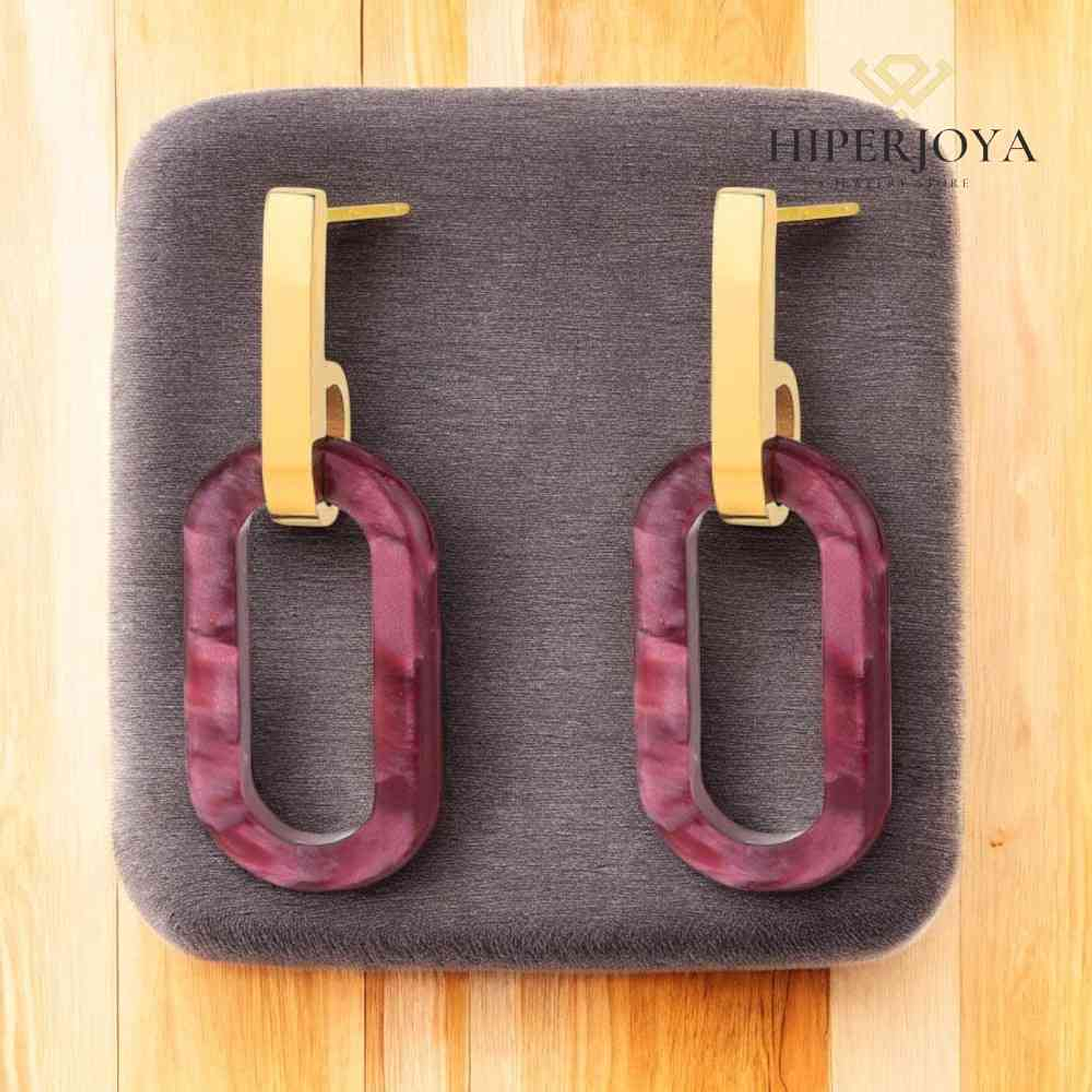 Pendientes de acero con baño de oro y resina morado 2