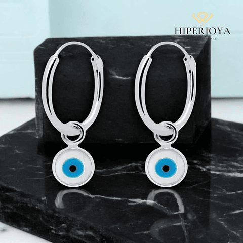 Pendientes ojo turco colgando