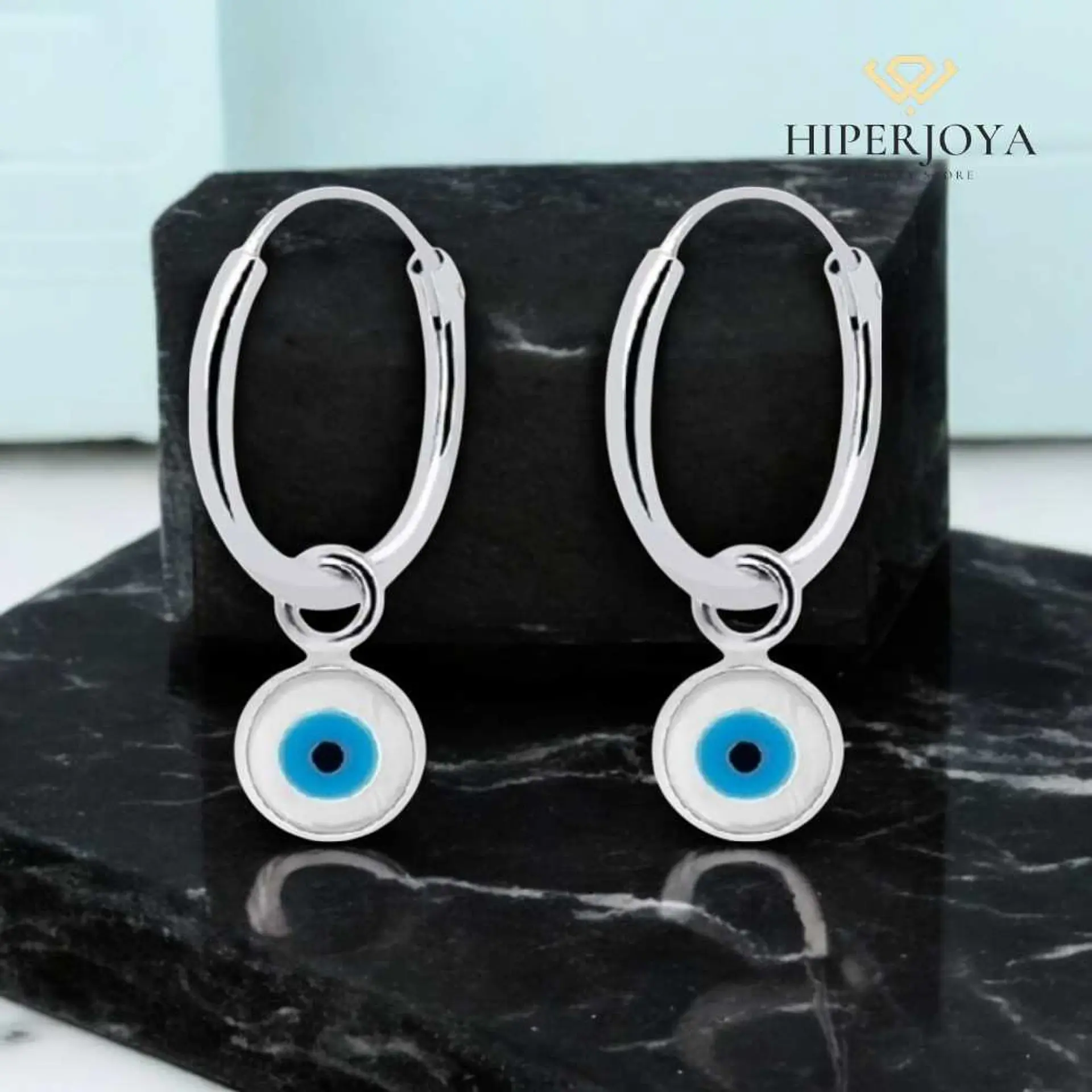 Pendientes ojo turco colgando 2