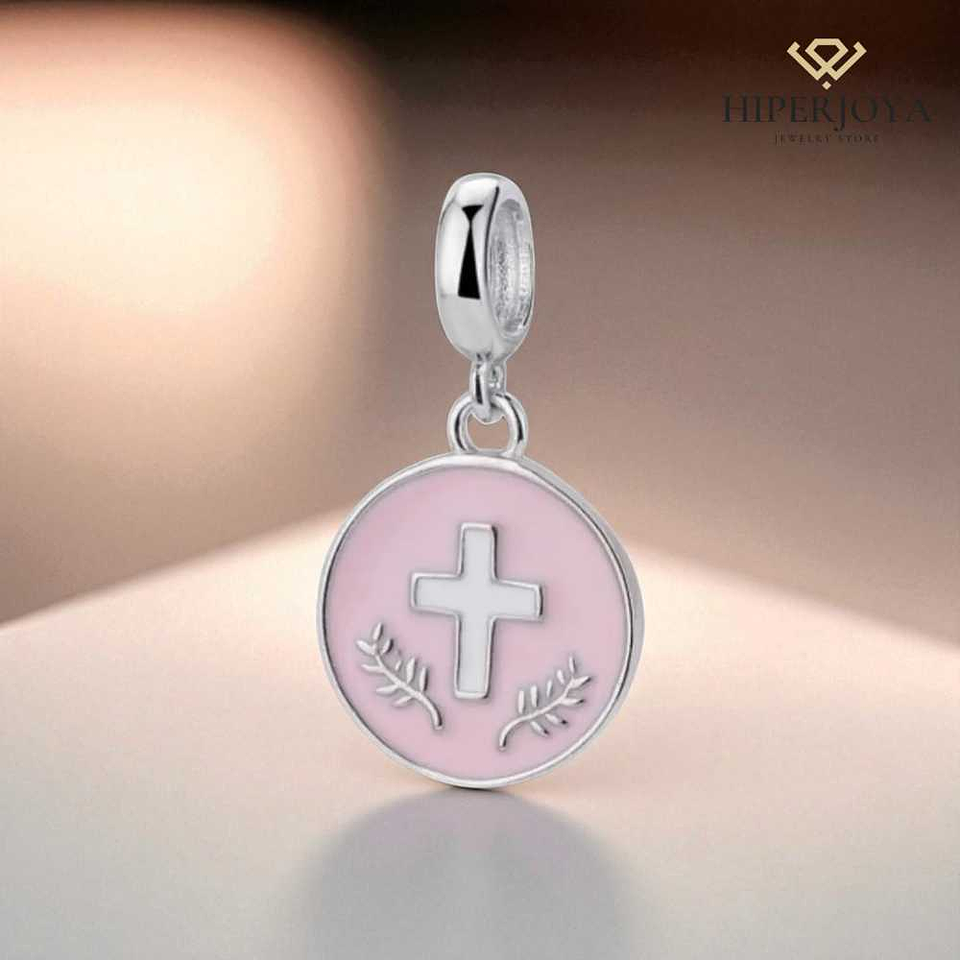 Abalorio disco esmaltado rosa con cruz plata 2